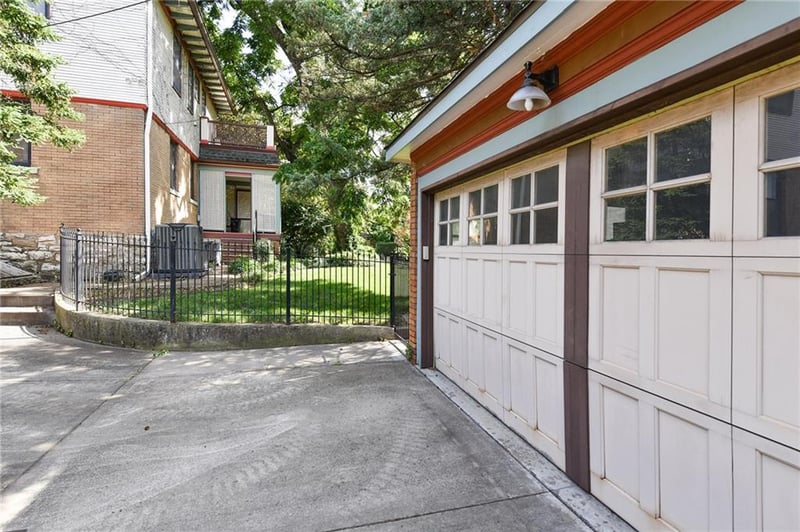 3674 Belleview Ave, Kansas City, MO 64111