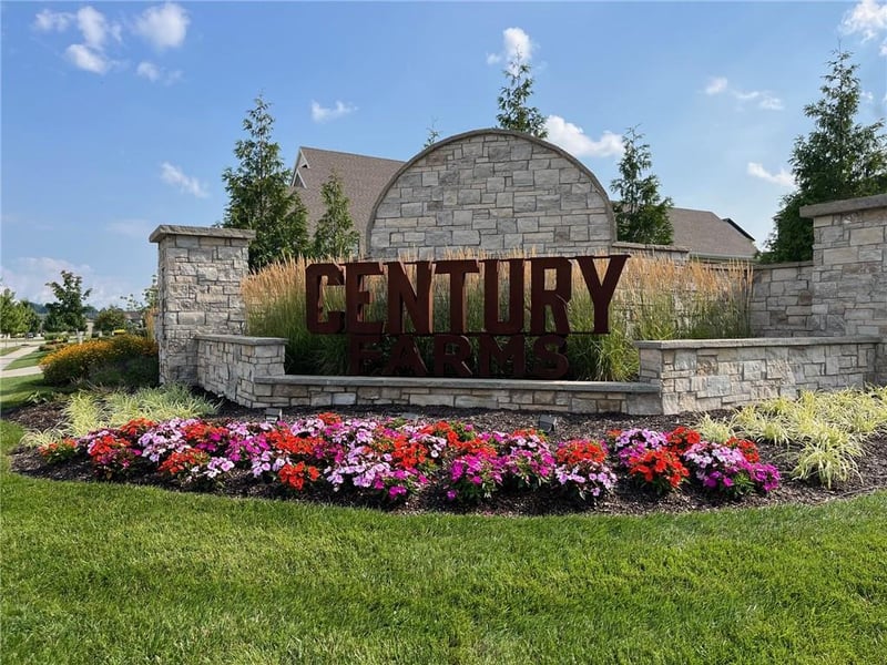 16909 Parkhill St, Overland Park, KS 66221