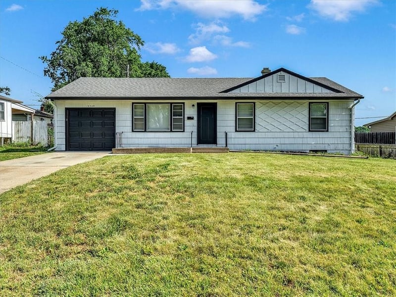 13704 41st St, Independence, MO 64055
