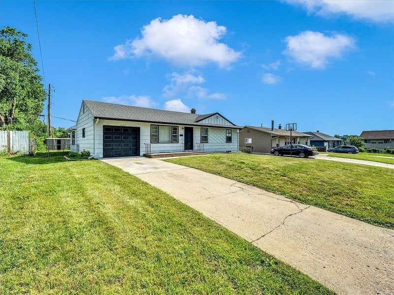 13704 41st St, Independence, MO 64055