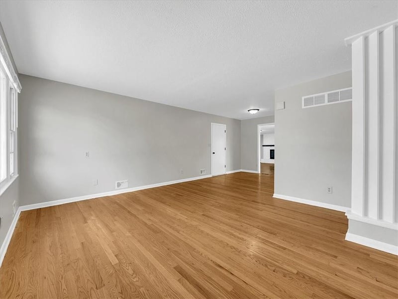 13704 41st St, Independence, MO 64055