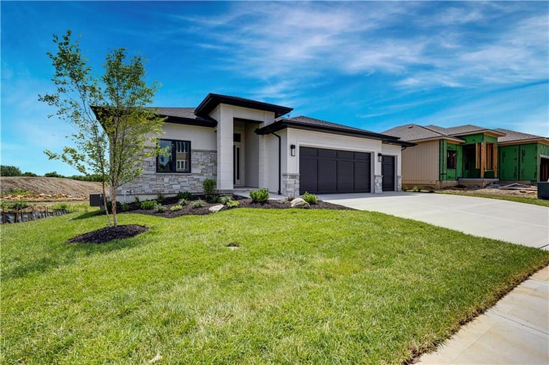 11271 Sunray Dr, Olathe, KS 66061