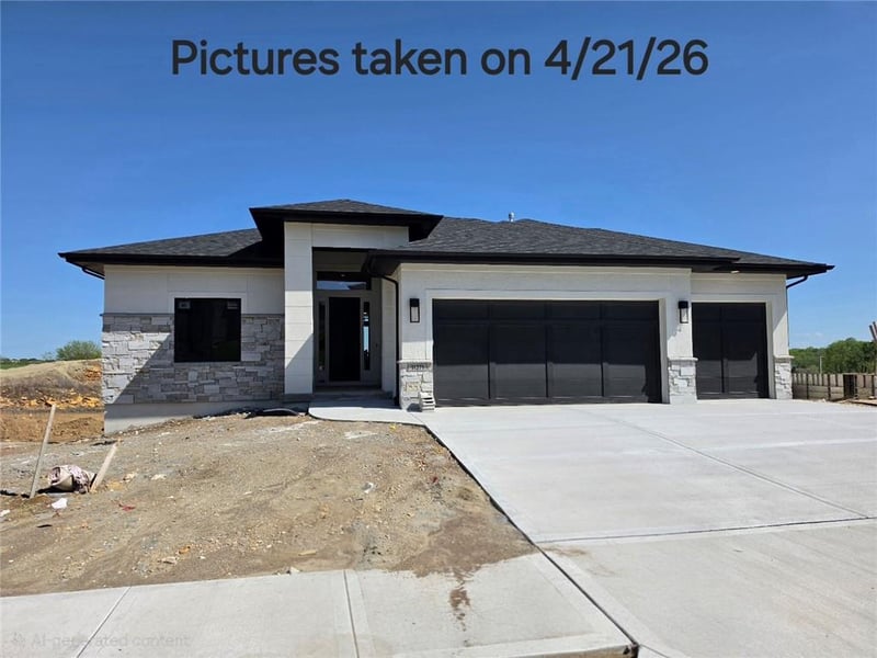 11271 Sunray Dr, Olathe, KS 66061