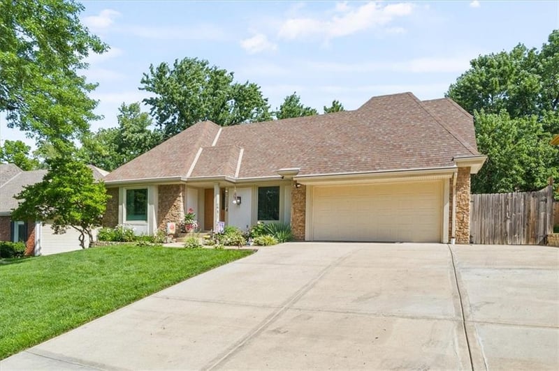 11820 W 100th Ter, Overland Park, KS 66214