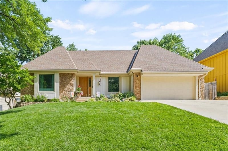 11820 W 100th Ter, Overland Park, KS 66214