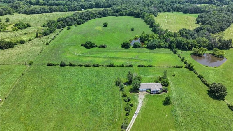 5775 SE W Hw, Lathrop, MO 64465