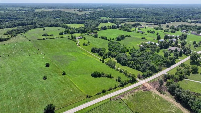 5775 SE W Hw, Lathrop, MO 64465