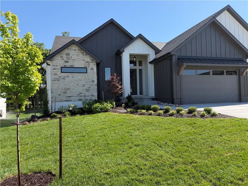 15301 162nd St, Olathe, KS 66062