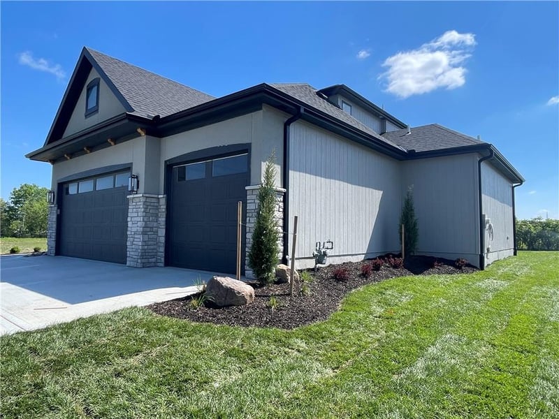 16019 Twilight Ln, Olathe, KS 66062