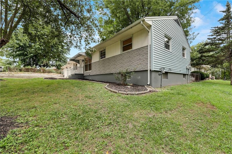 2700 Englewood Ter, Independence, MO 64052