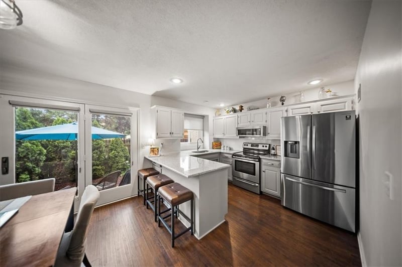 12585 Broadmoor St, Overland Park, KS 66209