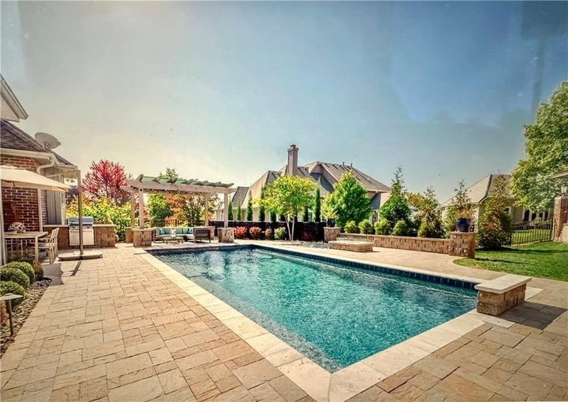 6000 N Cosby Ct, Kansas City, MO 64151