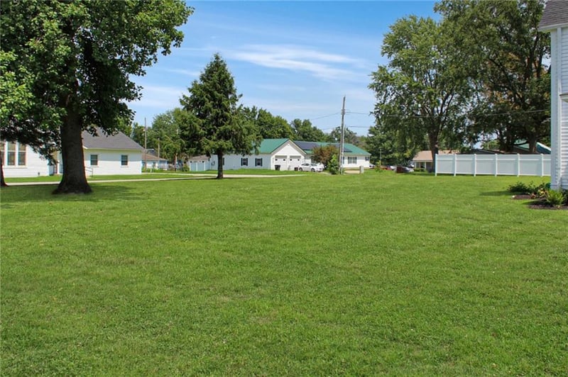 317 N Main St, Corder, MO 64021
