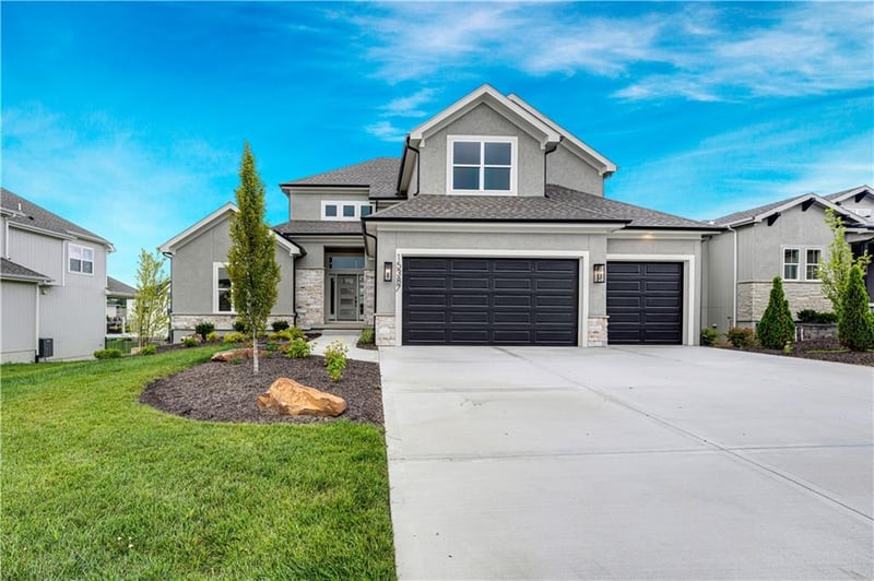15387 161st Ter, Olathe, KS 66062
