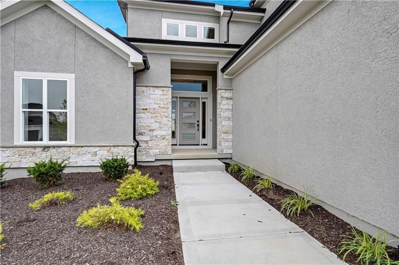 15387 161st Ter, Olathe, KS 66062