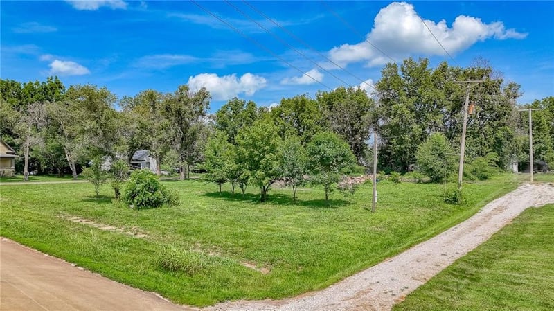 204 3rd St, Urich, MO 64788