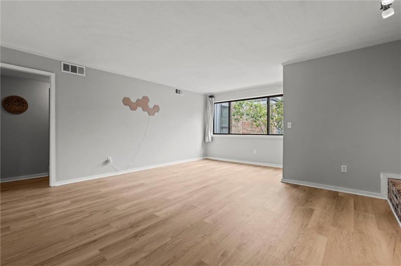 4057 Walnut St #6, Kansas City, MO 64111