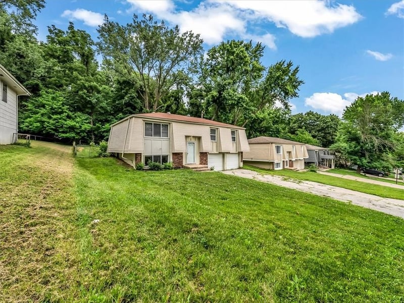 6456 49th St, Kansas City, MO 64151