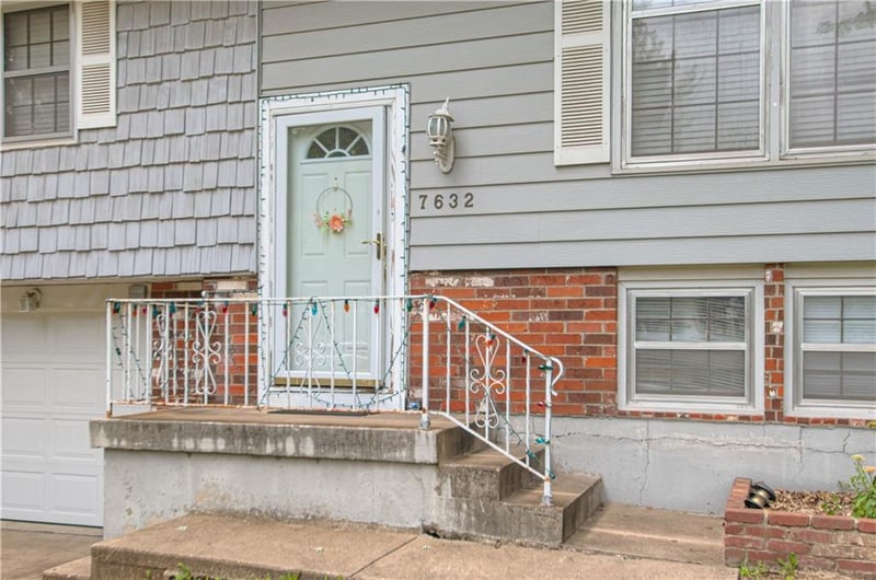 7632 Milrey Dr, Kansas City, MO 64152