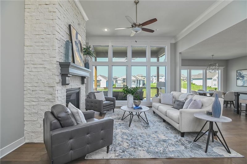 9323 Pickering St, Lenexa, KS 66227