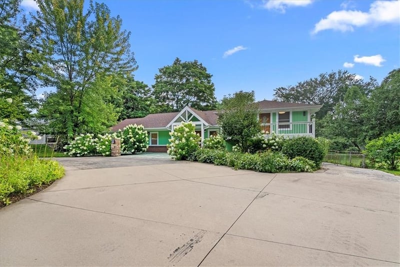 7522 Mackey St, Overland Park, KS 66204