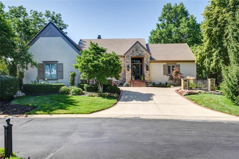 2103 W 116th St, Leawood, KS 66211