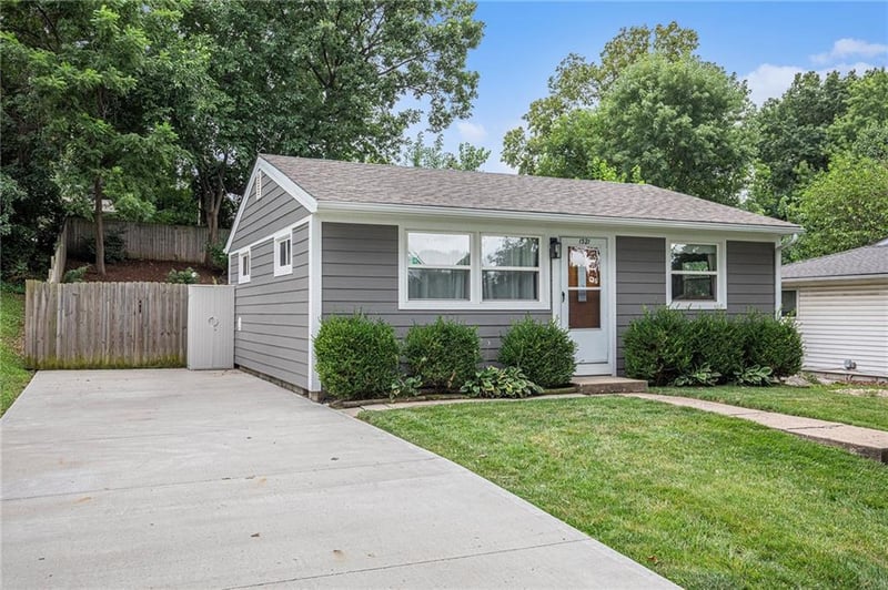 1321 NE 44th St, Kansas City, MO 64116