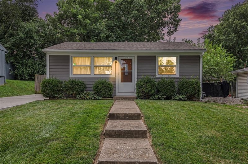 1321 NE 44th St, Kansas City, MO 64116