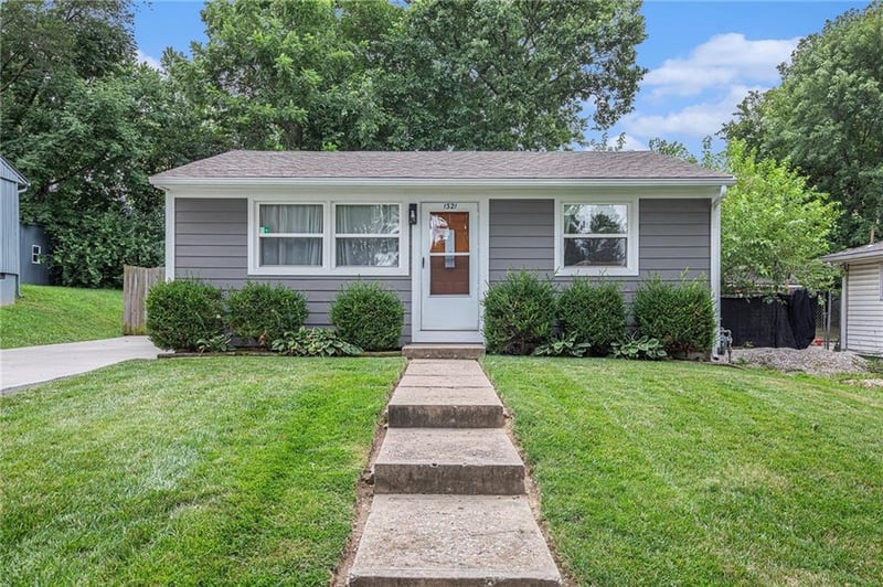 1321 NE 44th St, Kansas City, MO 64116