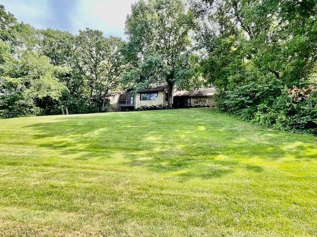 565 W Mohawk St, Lake Quivira, KS 66217