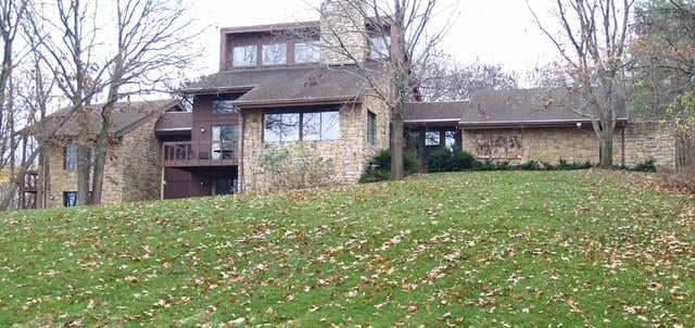 565 W Mohawk St, Lake Quivira, KS 66217
