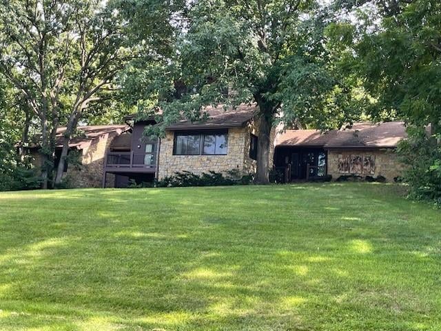 565 W Mohawk St, Lake Quivira, KS 66217