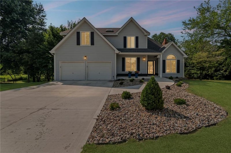 12023 NW Country Club Ct, Kansas City, MO 64152
