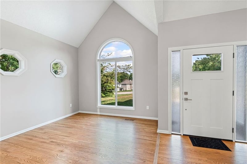 12023 NW Country Club Ct, Kansas City, MO 64152