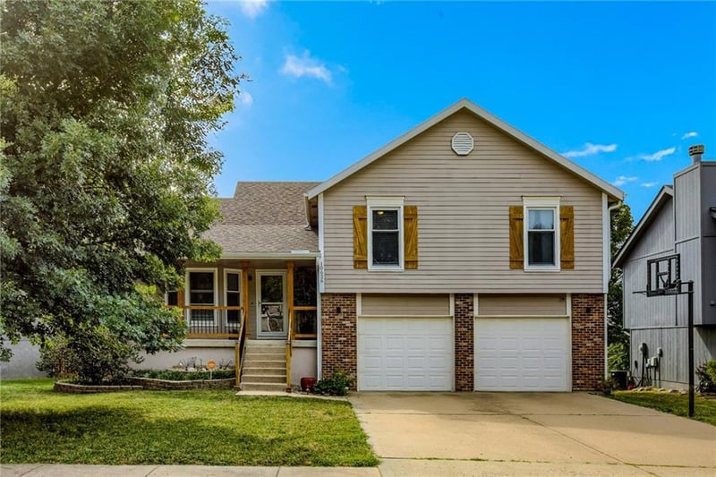 10626 Charlotte St, Kansas City, MO 64155