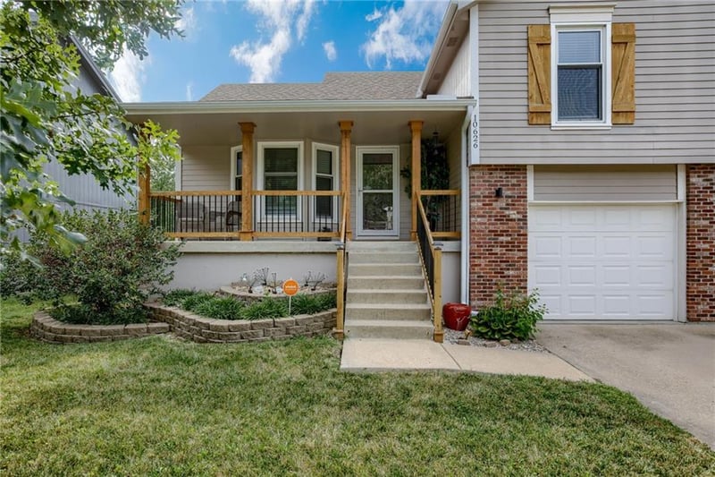 10626 Charlotte St, Kansas City, MO 64155