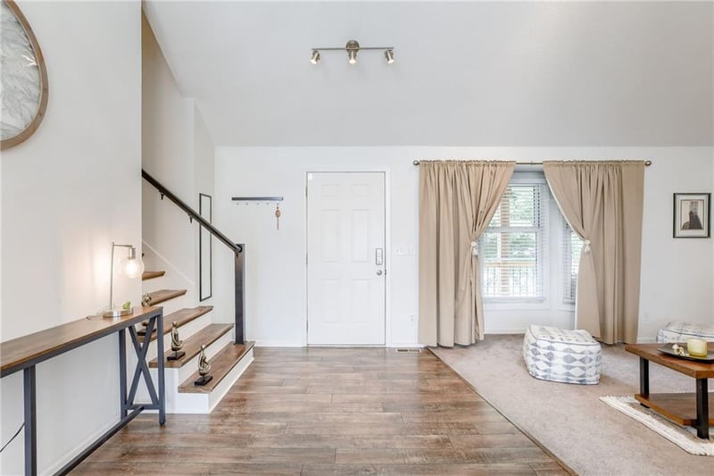 10626 Charlotte St, Kansas City, MO 64155