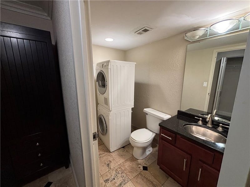 700 8th St #14B, Kansas City, MO 64106