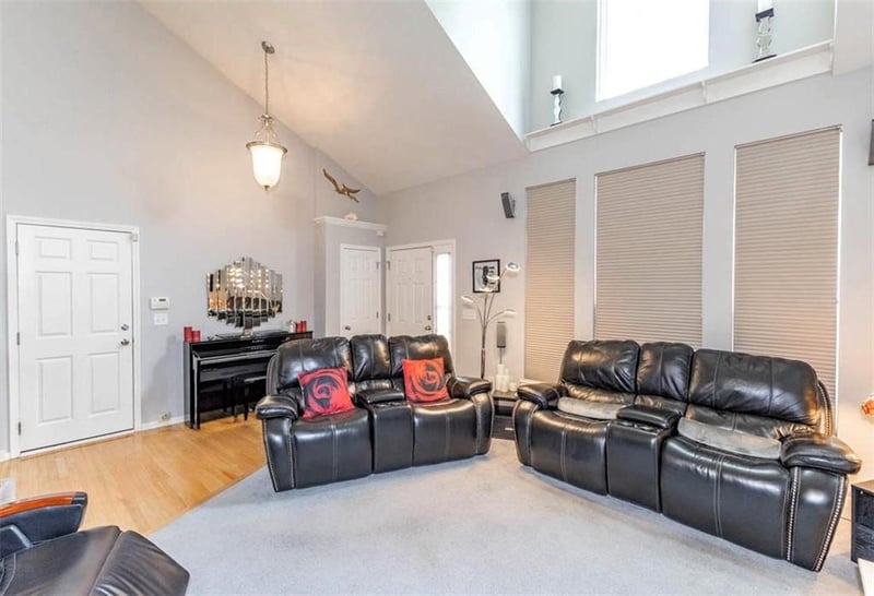 20827 W 102nd St, Lenexa, KS 66220