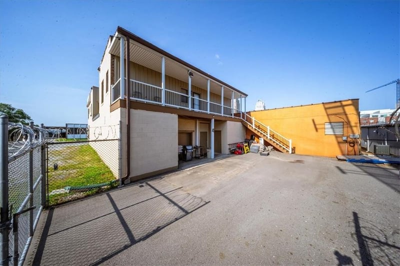 808 10th St, Kansas City, MO 64106