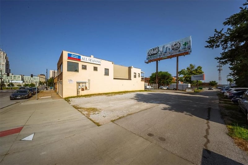 808 10th St, Kansas City, MO 64106