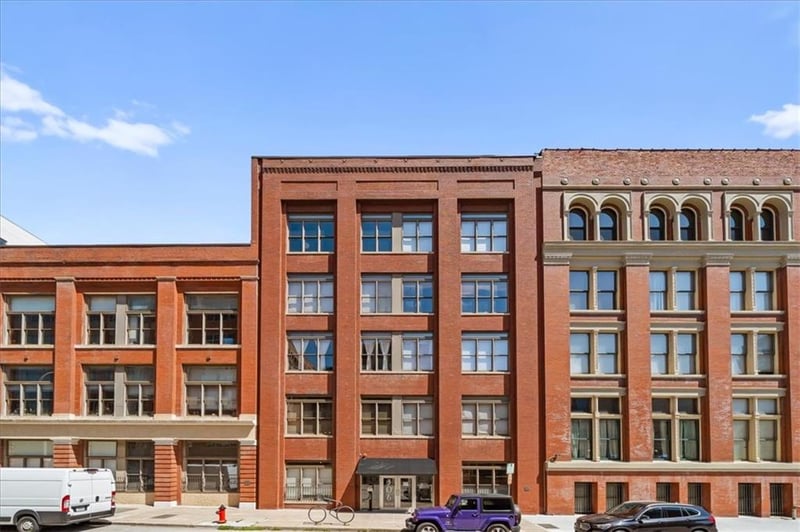 306 W 7th St #305, Kansas City, MO 64105