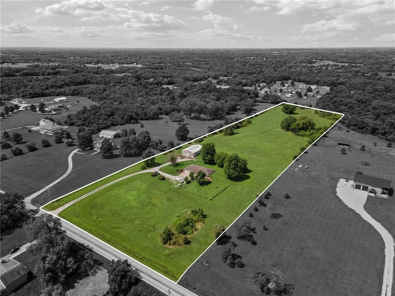 528 NW Aa Hw, Kingsville, MO 64061