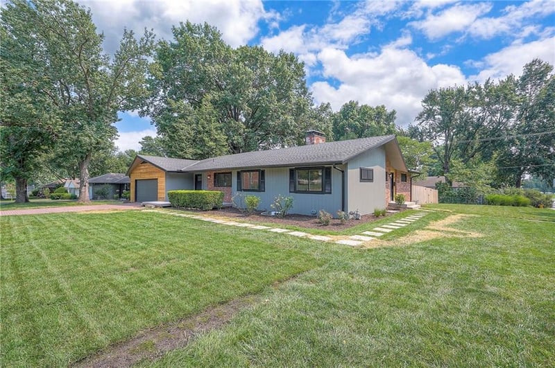 5001 Reinhardt Dr, Roeland Park, KS 66205