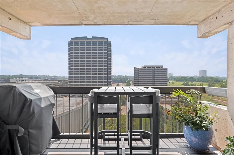 2510 Grand Blvd #1702-03, Kansas City, MO 64108