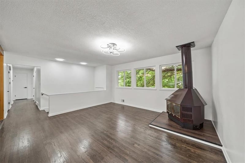 6707 Flora Ave, Gladstone, MO 64118