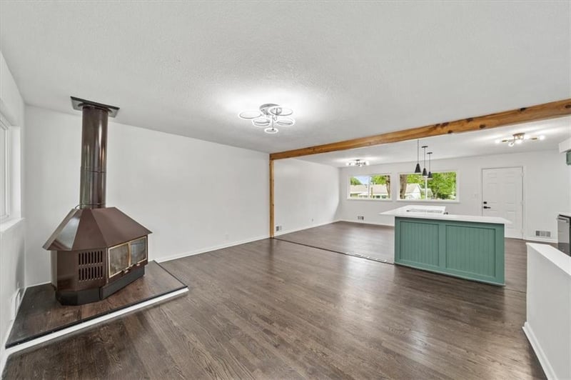 6707 Flora Ave, Gladstone, MO 64118