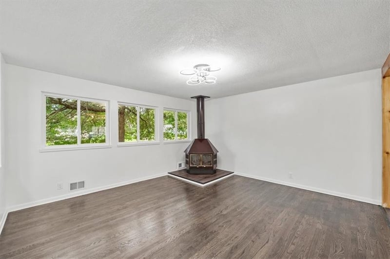 6707 Flora Ave, Gladstone, MO 64118