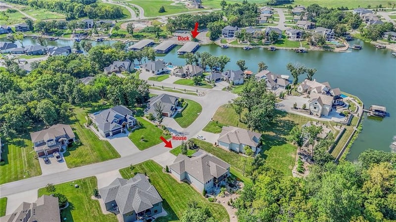 10 Black Hawk Dr, Lake Winnebago, MO 64034