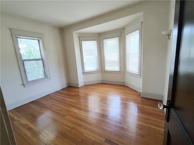 3907-3909 Central St, Kansas City, MO 64111